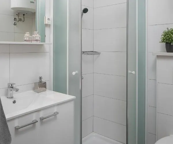 With Parking Space Rabac, Labin - 9670 דירה