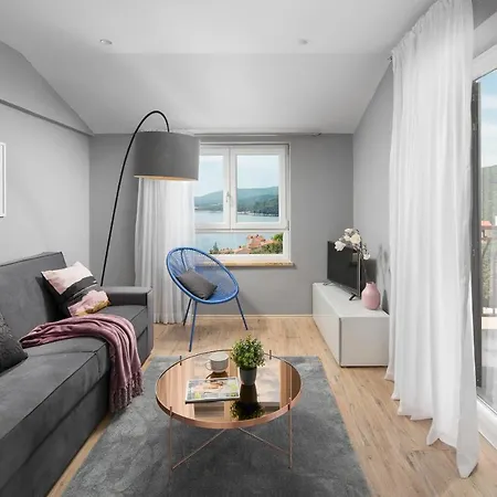 Διαμέρισμα With Parking Space Rabac, Labin - 9670